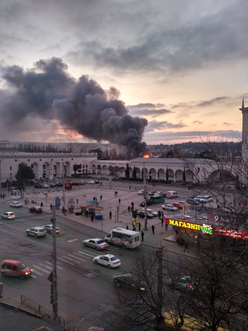 Симферополь сегодня ночью. Симферополь пожар ЖД вокзал. Пожар в Симферополе сейчас. Что горело на ЖД вокзале. Симферополь обстановка сейчас.